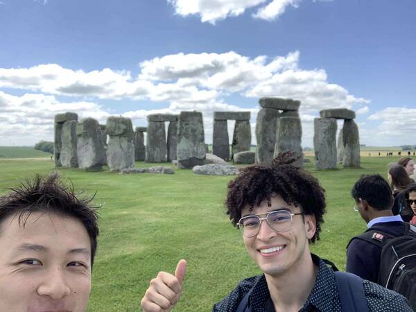 Carlos and a friend posing in front of Stonehenge!